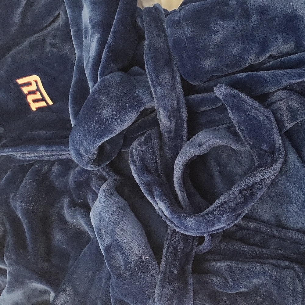 Mens Plush Robe - Picture 4 of 5